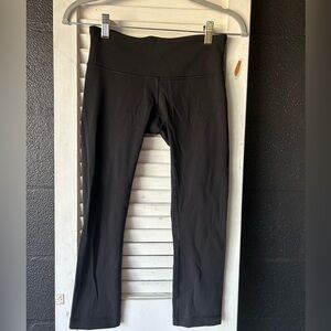 Lululemon cropped leggings.